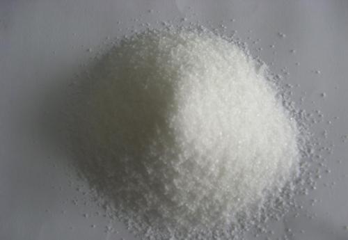 Flocculating agent for aluminum oxide